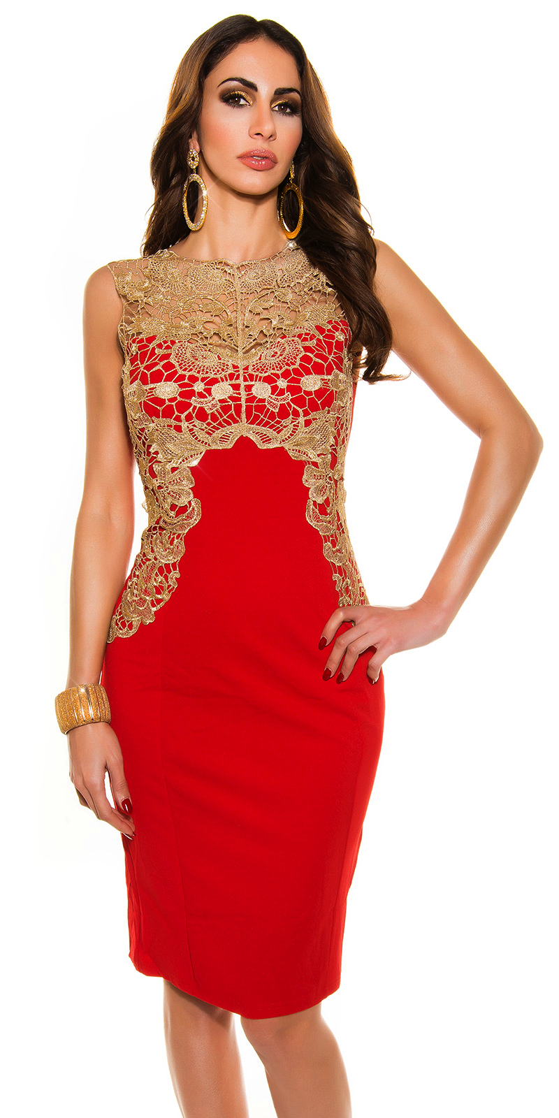 Czerwona sukienka ze złotą gipiurą na wesele.