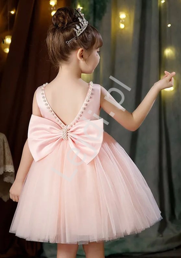 Jasno różowa sukienka dla dziewczynki z perełkami 225