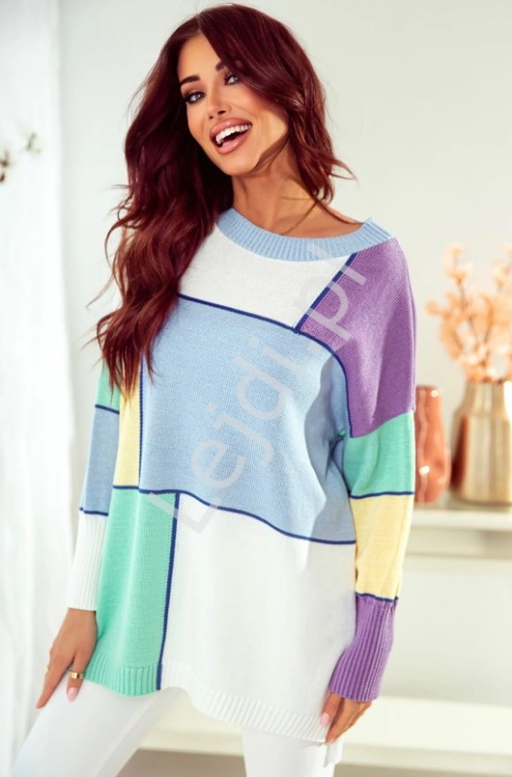 Kolorowy sweter damski oversize Hello Sun w odcieniach lawendy, błekitu i ecru