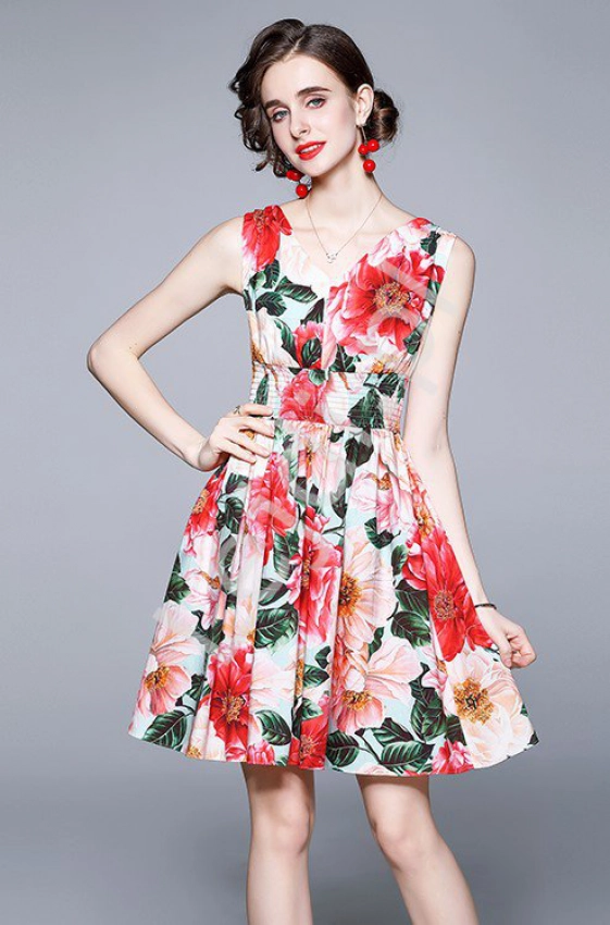 Krótka sukienka w kwiaty z rozkloszowaną spódnicą 9441 