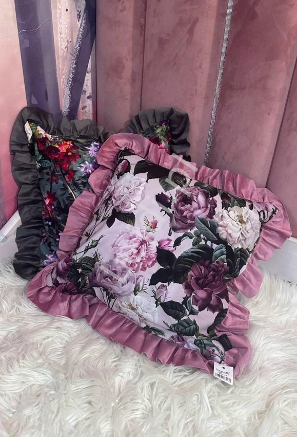 Ozdobna poszewka na poduszkę w kwiaty Velvet , zamsz, różowe róże dwustronna róże /gładka 42x42 cm
