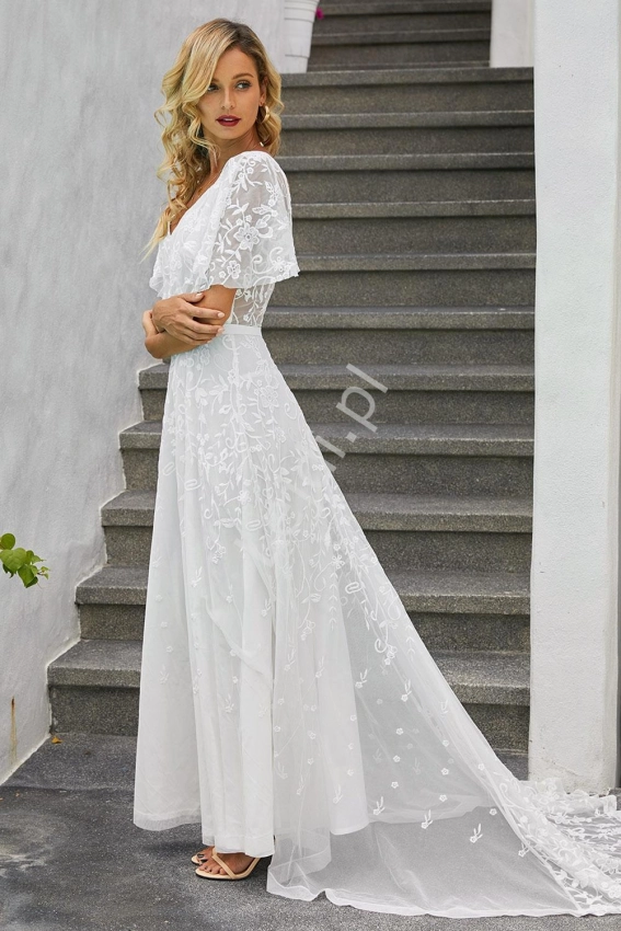 Ślubna biała sukienka koronkowa z trenem 439
