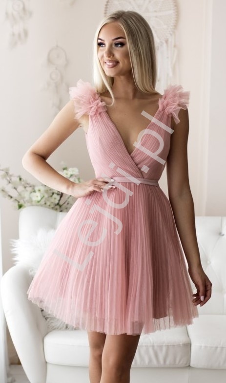 Jasno różowa sukienka na wesele