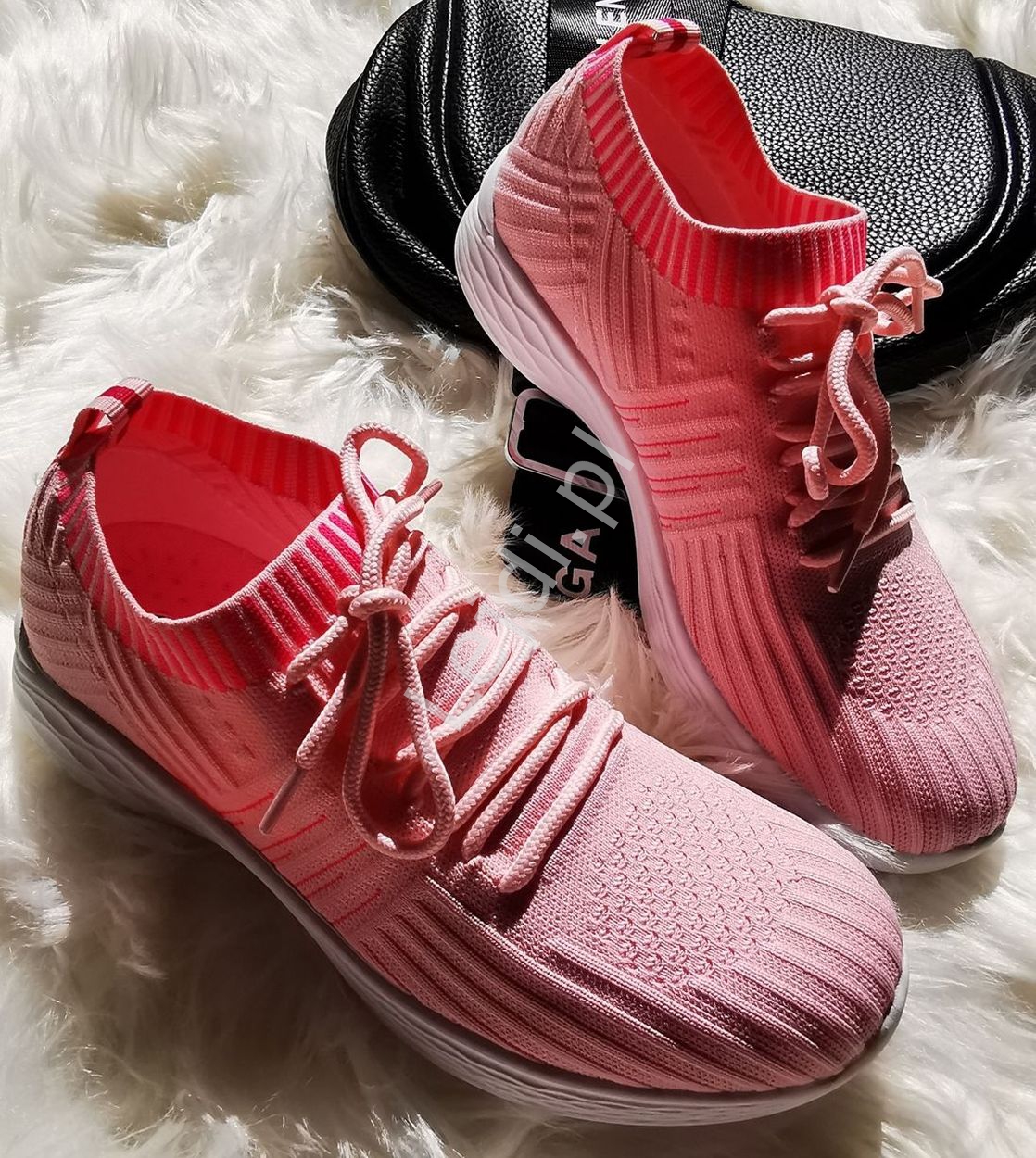 Bardzo lekkie różowe buty sportowe damskie 8162