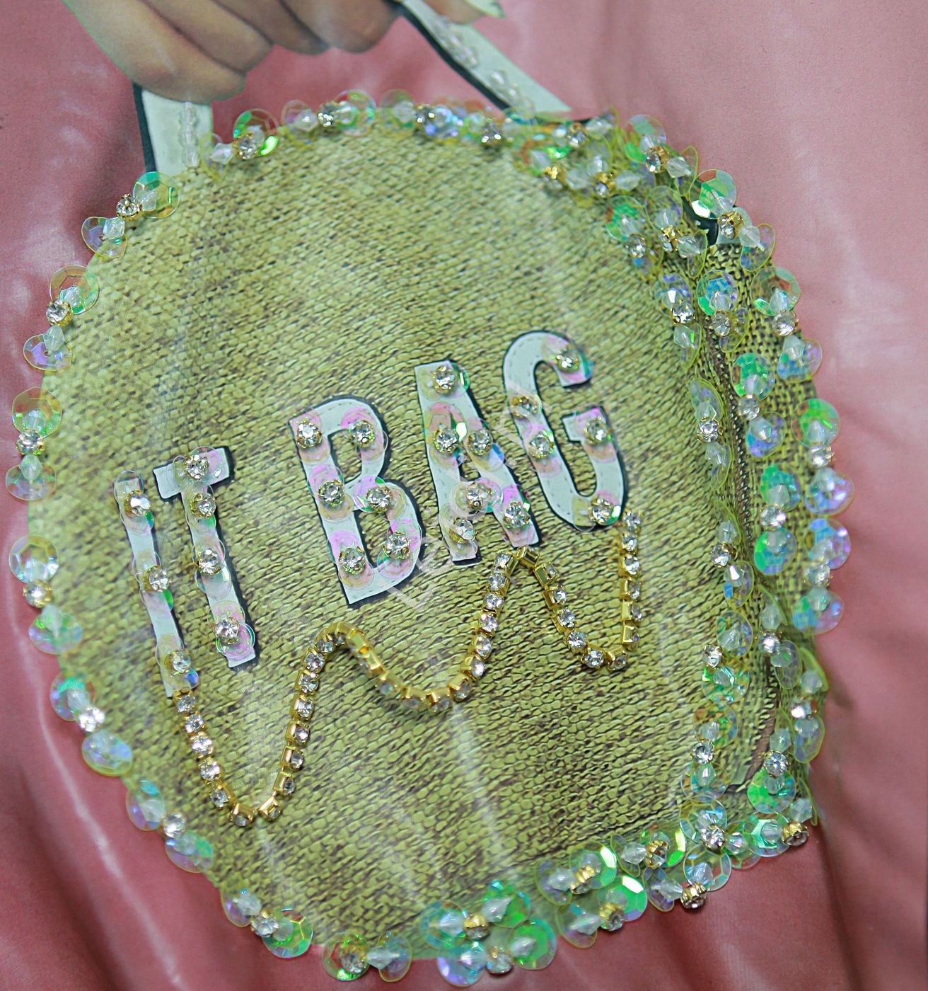 Bawełniana koszulka damska z zdobiona torebką- It Bag