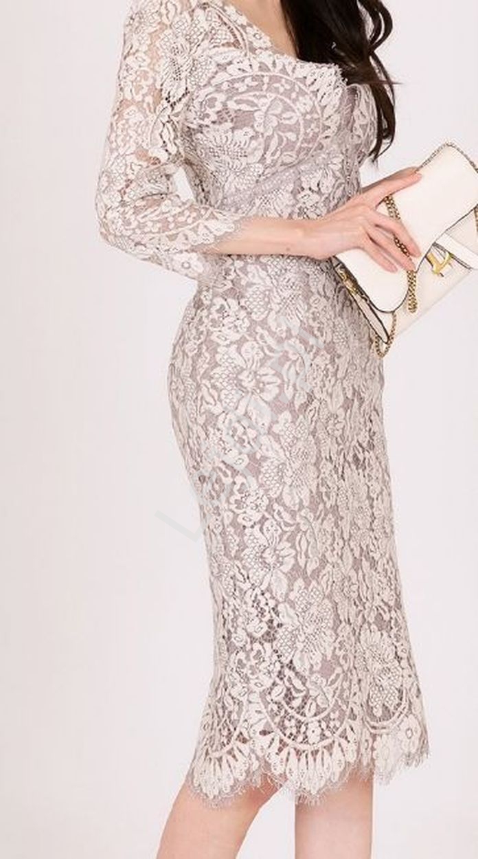 Elegancka sukienka koronkowa w kolorze taupe