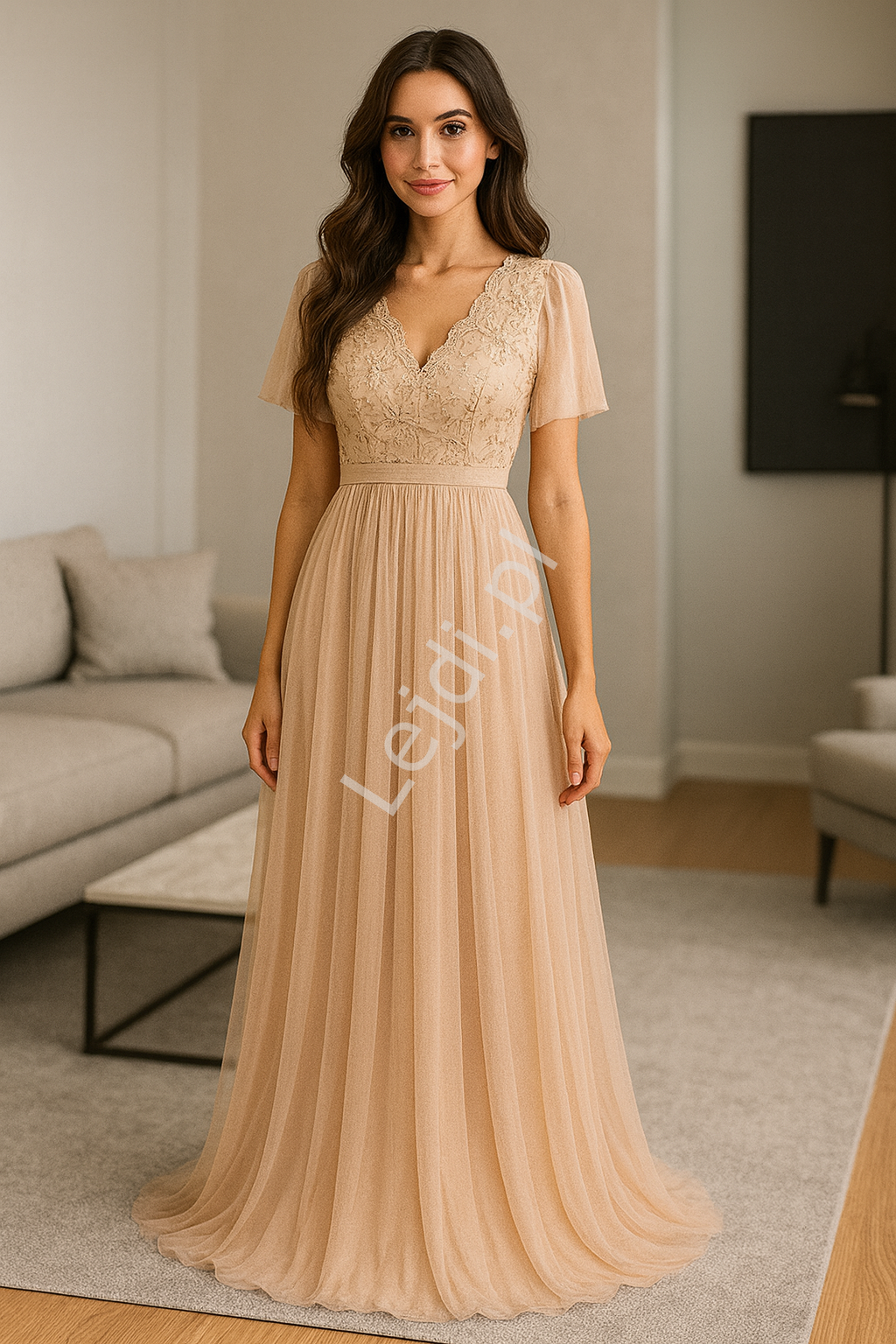 Beżowa tiulowa sukienka wieczorowa Adel 4 z motylkowym rękwakiem ze złotymi cekinami