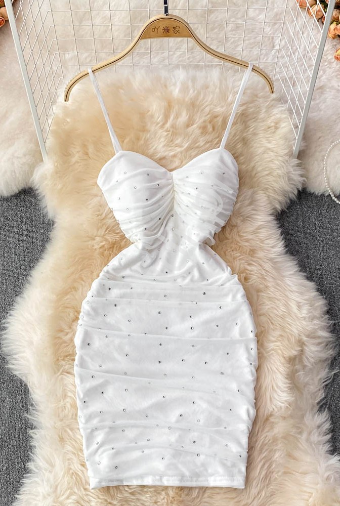 biała sukienka mini