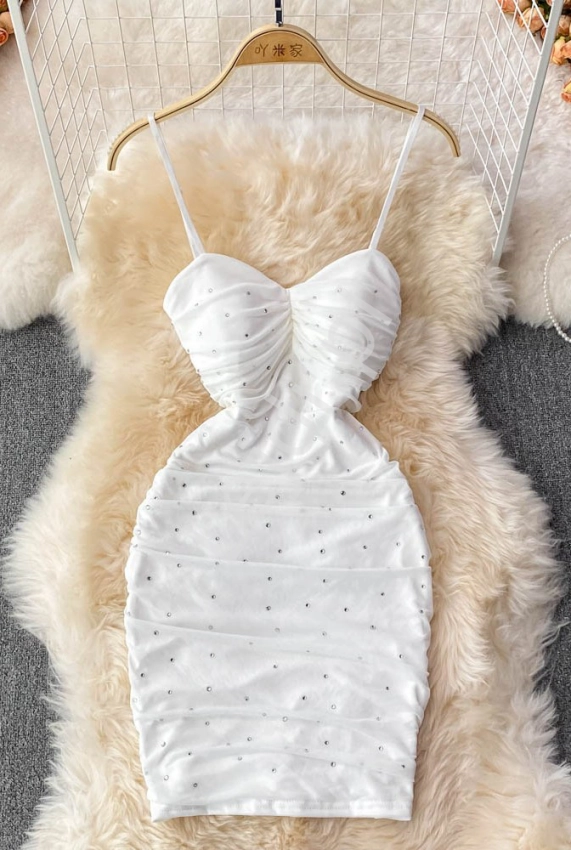 Biała klubowa sukienka z kryształkami seksownie podkreślająca sylwetkę 2814