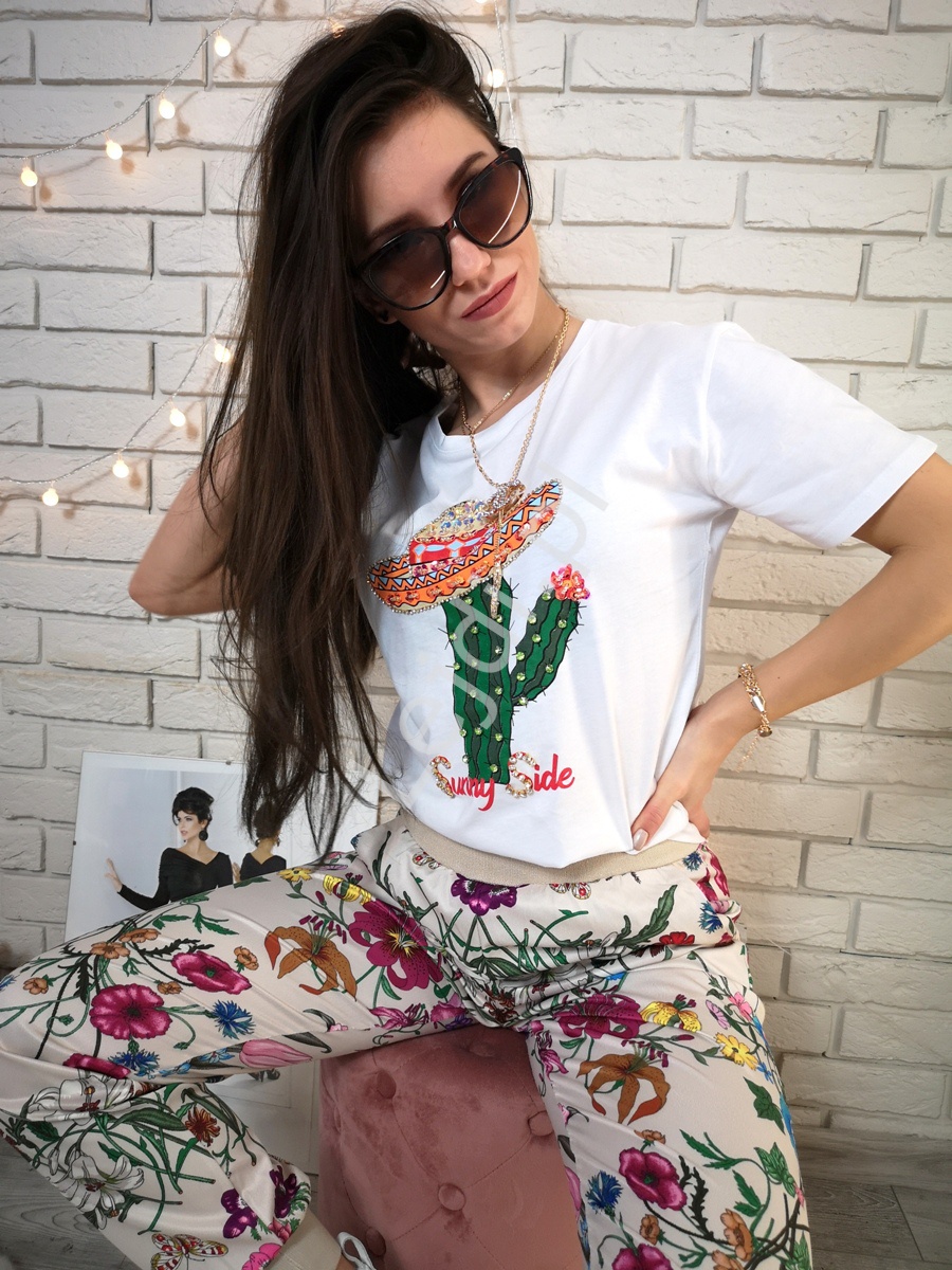 Biała koszulka damska z kaktusem zdobionym kryształkami