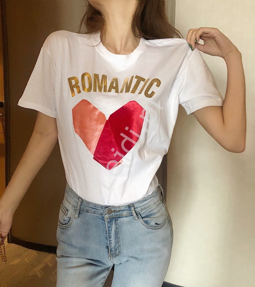 Biała koszulka damska z welwetowym metalicznym sercem i napisem Romantic