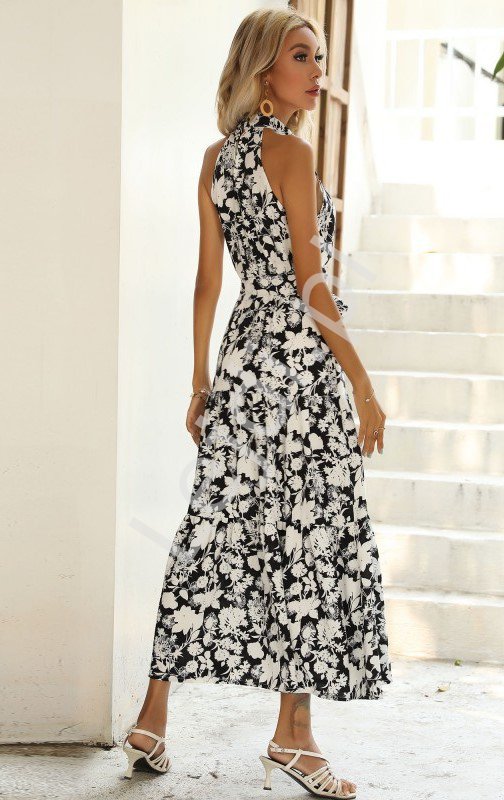 Czarna letnia sukienka w białe kwiaty