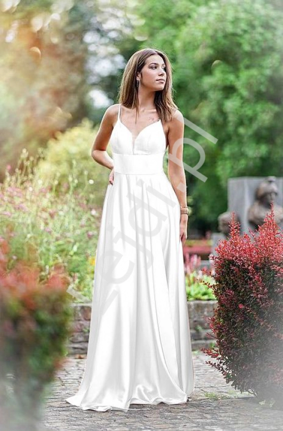 Biała satynowa sukienka ślubna z kryształkami na ramiączkach 2298