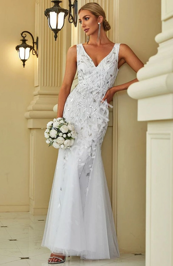 Biała ślubna sukienka o kroju rybki z cekinowymi listkami i haftem 7886
