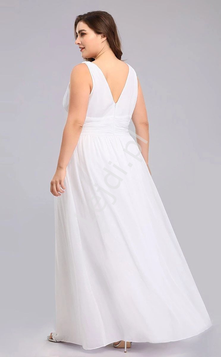 Biała ślubna sukienka plus size, wysmuklająca o kroju w literę A