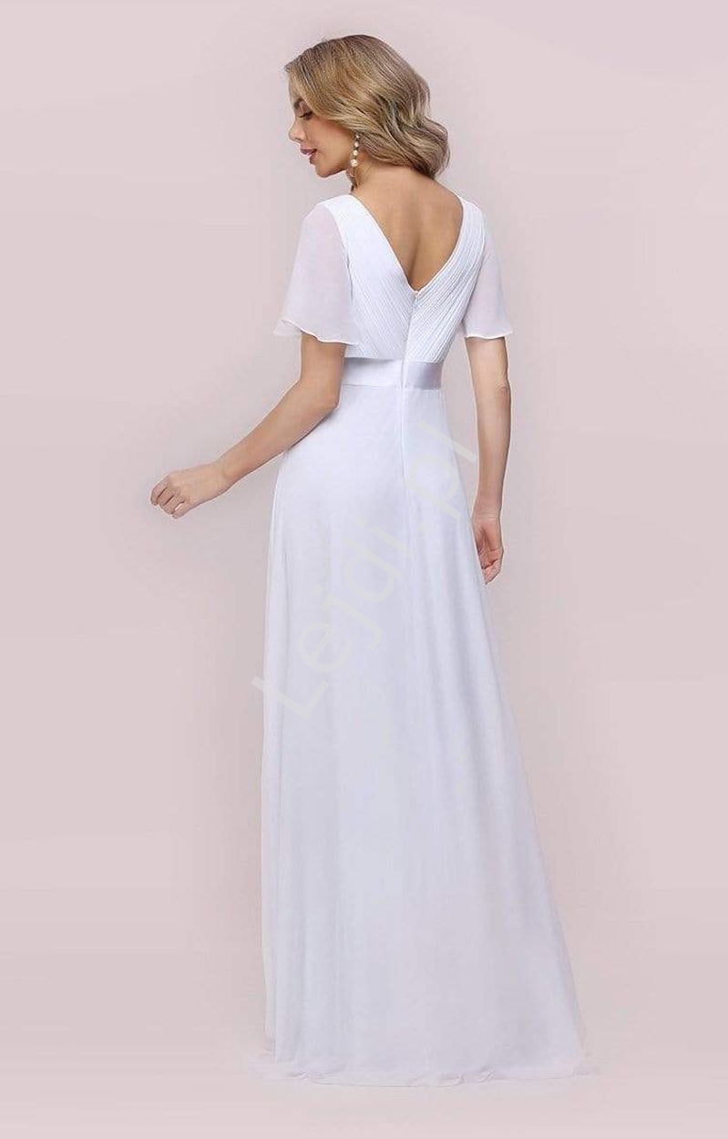 Biała ślubna sukienka romantyczna z welonem