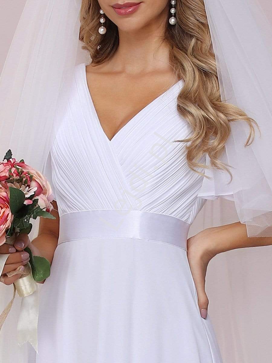 Biała ślubna sukienka romantyczna z welonem
