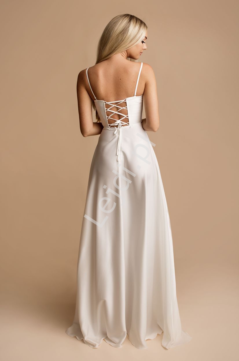 Biała ślubna sukienka z gorsetem i wiązaniem na plecach