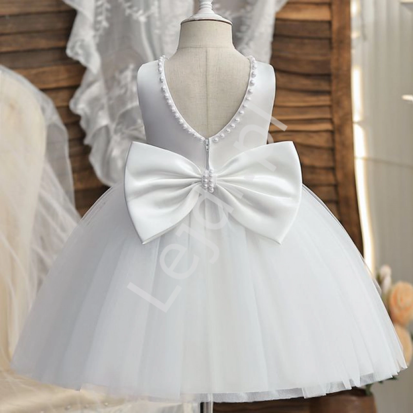 Biała sukienka dla dziewczynki z perełkami 225
