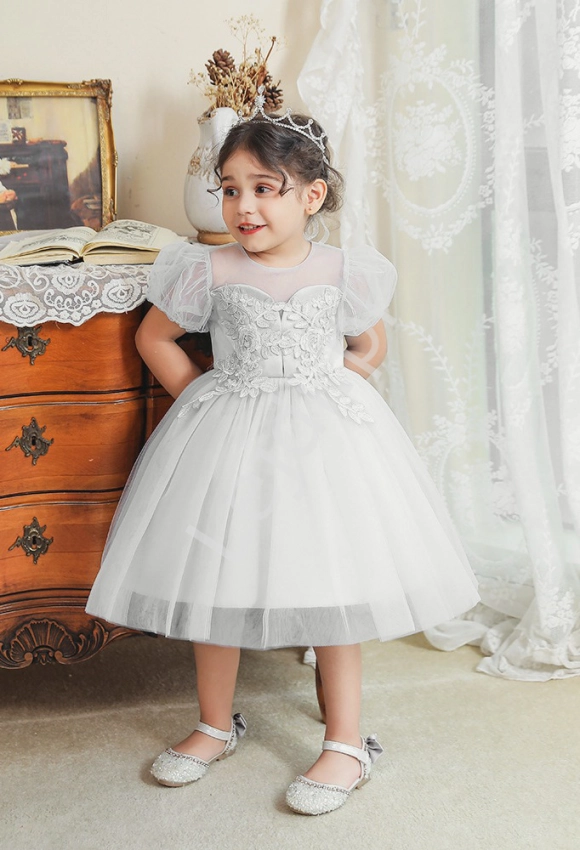 Biała  sukienka dla dziewczynki z zdobieniem koronką 2089