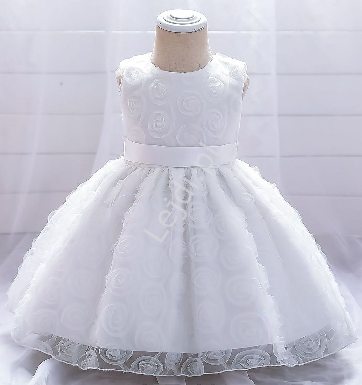 biała sukienka dziecięca