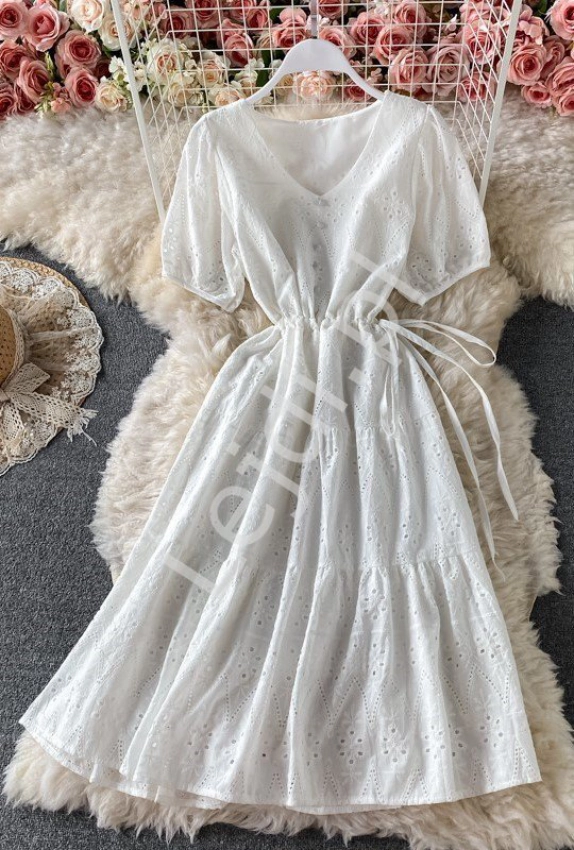 Biała sukienka letnia z haftem angielskim 