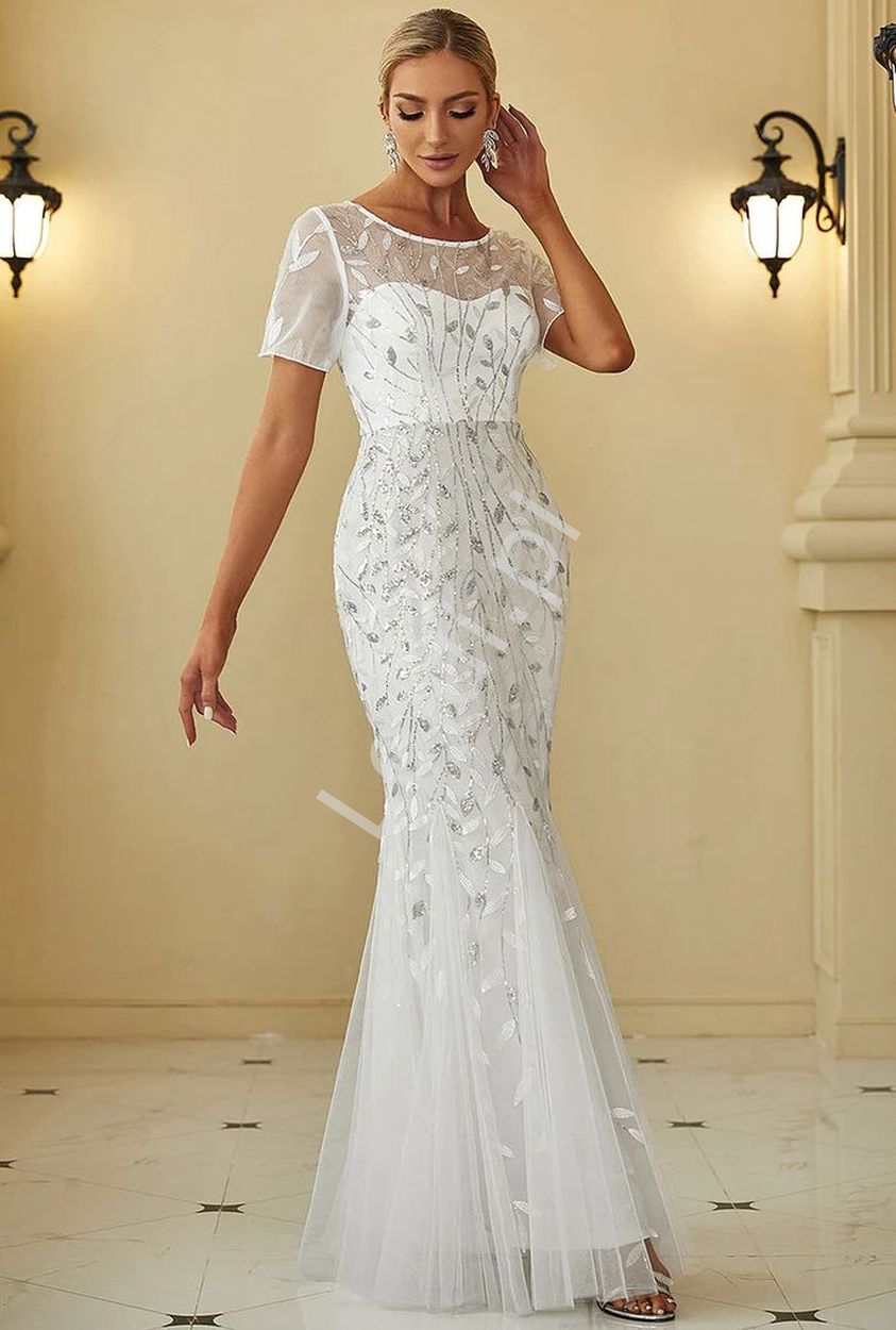 Biała suknia ślubna z cekinowym zdobieniem
