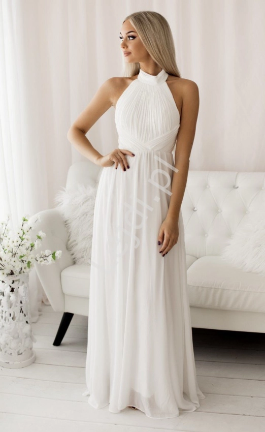 Biała suknia ślubna z odkrytymi plecami