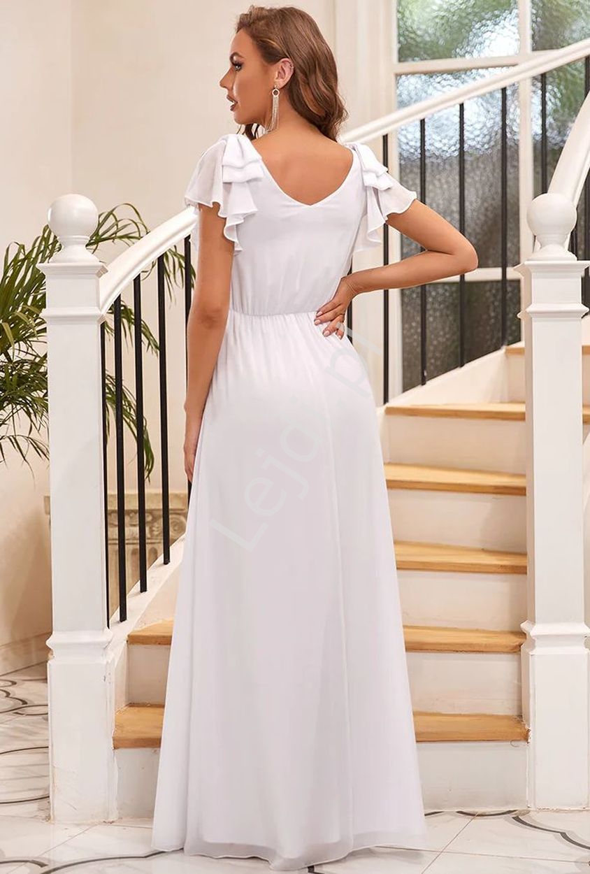 Biała szyfonowa sukienka ślubna z osłoniętymi ramionami