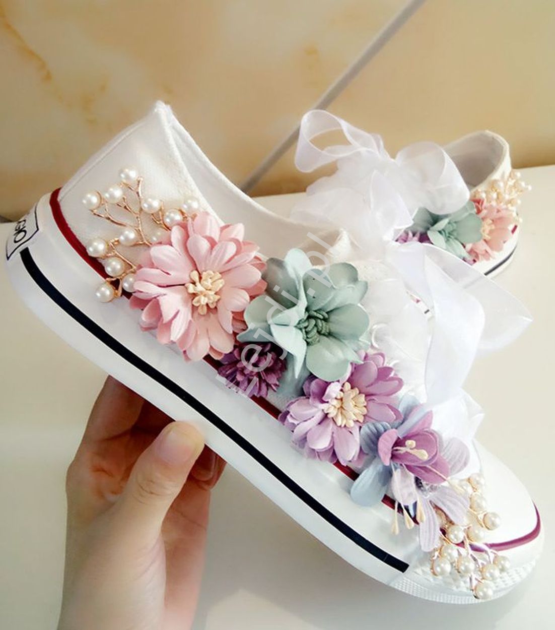 Białe trampki z kwiatami 3D, zdobione trampki damskie 
