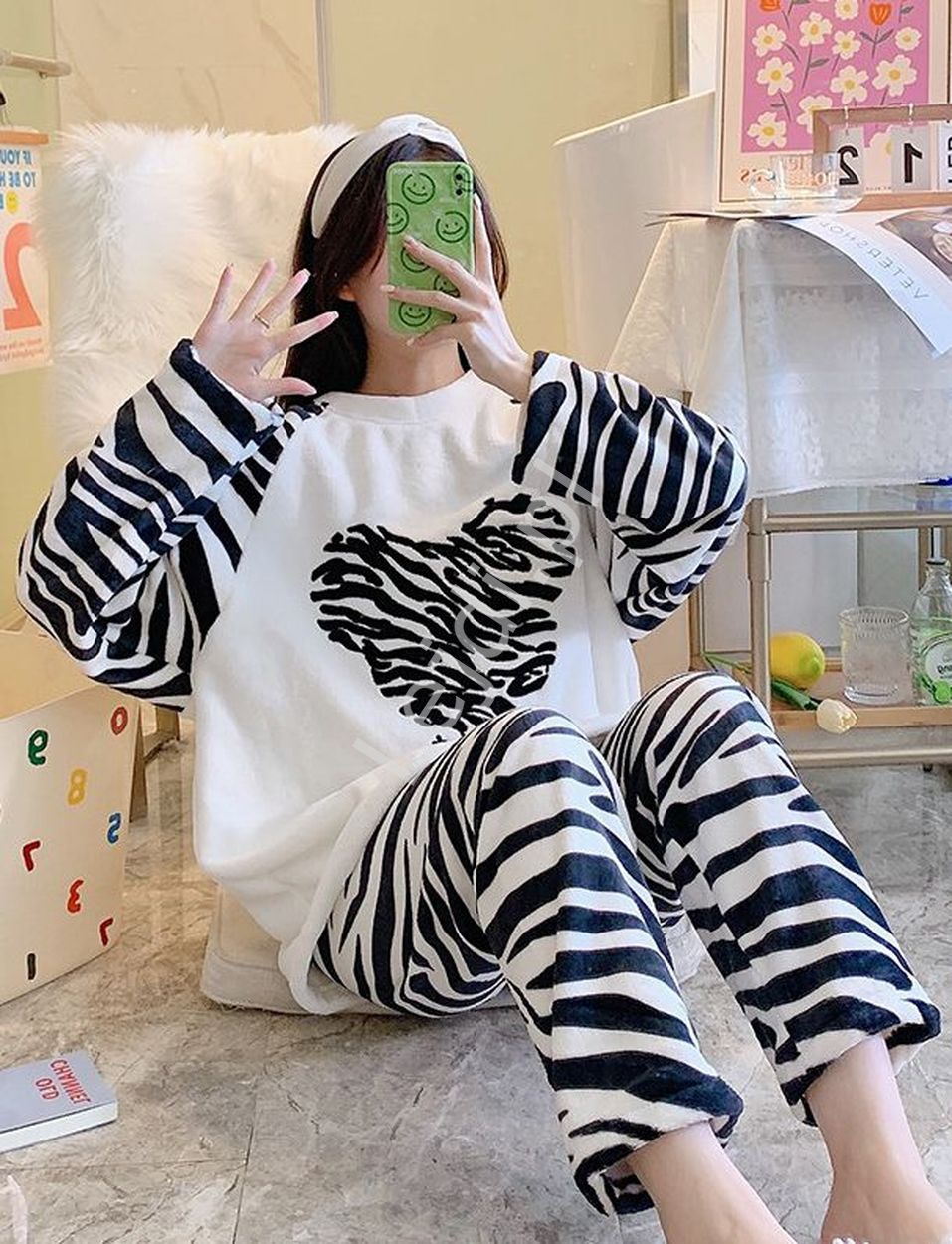Biało czarna piżama zebra z sercem, ciepły dres domowy 