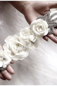 Biały ozdobny pas do sukienki ślubnej lub wieczorowej z kwiatami 233