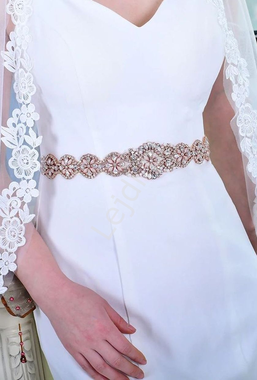  Biały pasek ślubny z kryształkami i perełkami w okuciu w kolorze różowego złota