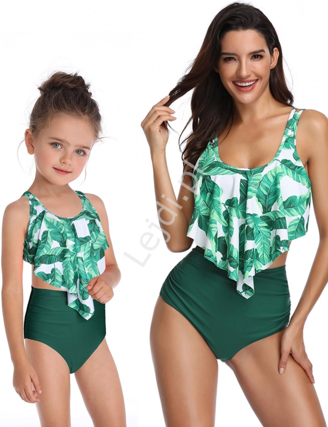 Bikini mama i córka z zielonymi liściami na topie i ciemnozielonym dołem