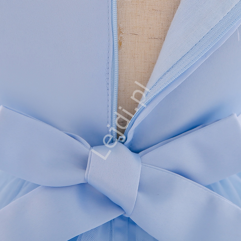 Błękitna delikatna sukienka dla dziewczynki z motylkami 899