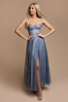 błękitna sukienka brokatowa