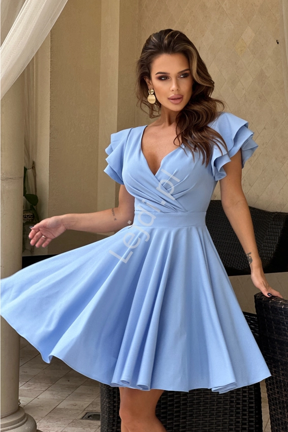 błękitna sukienka
