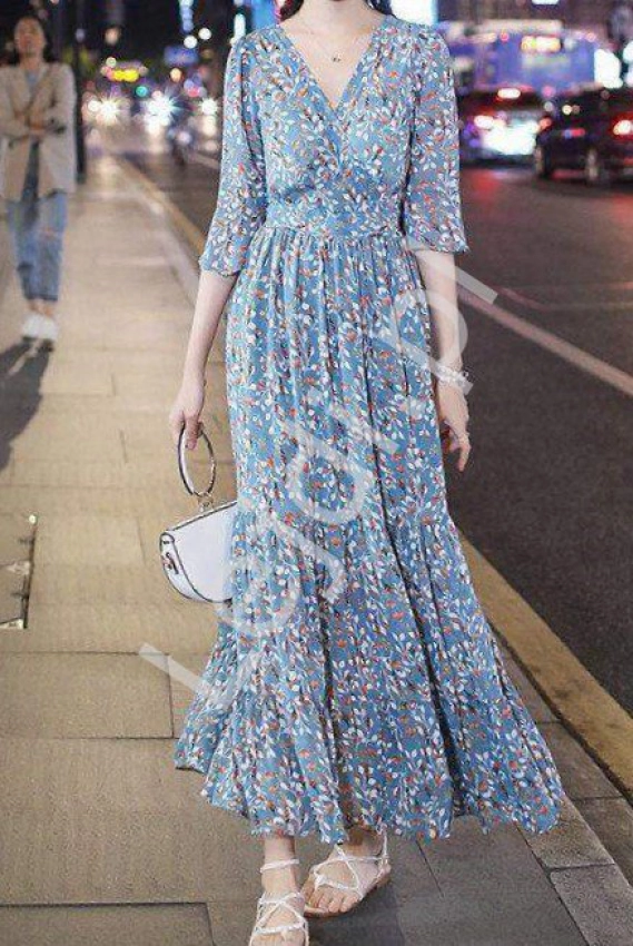 Błękitna sukienka letnia w kwiatowy wzór 9363