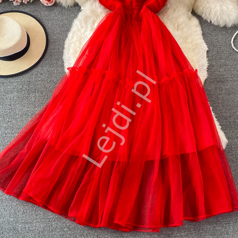 czerwona sukienka tiulowa