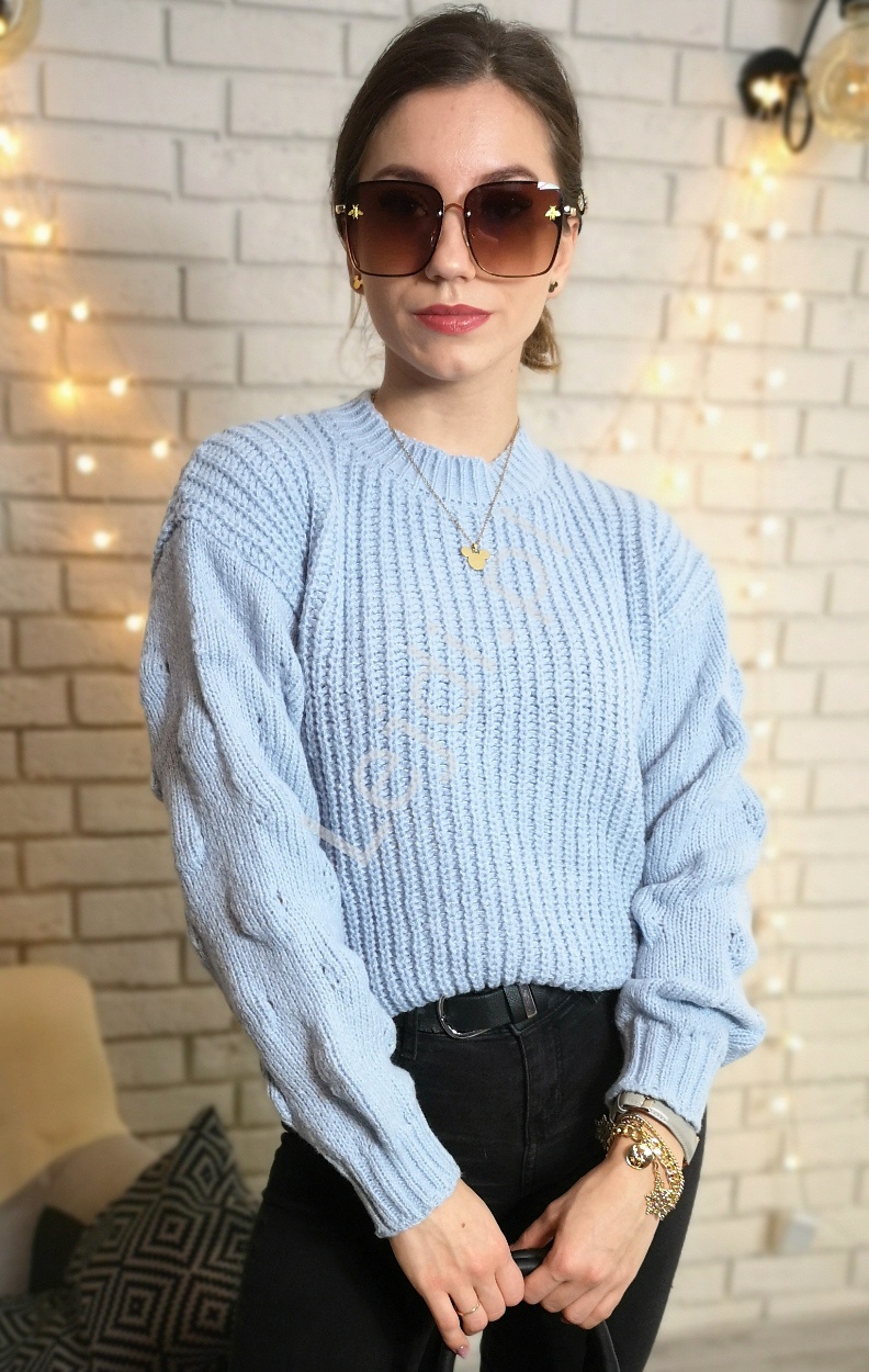 Błękitny sweter grubo dziergany, damskie swetry