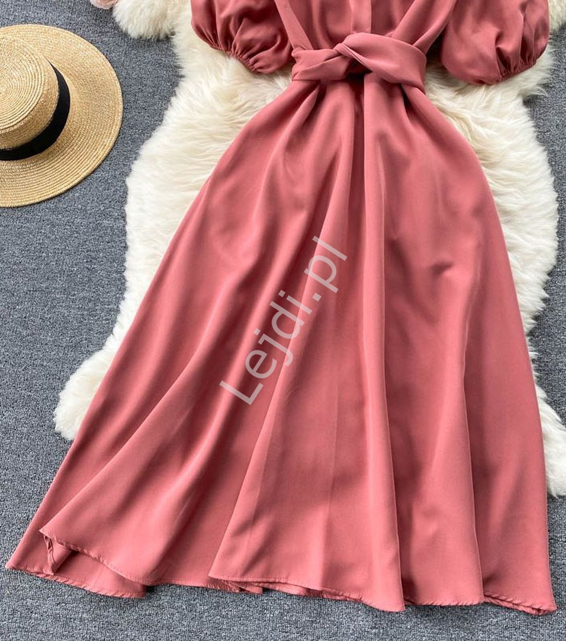 Brudno różowa sukienka elegancka z kopertowym dekoltem