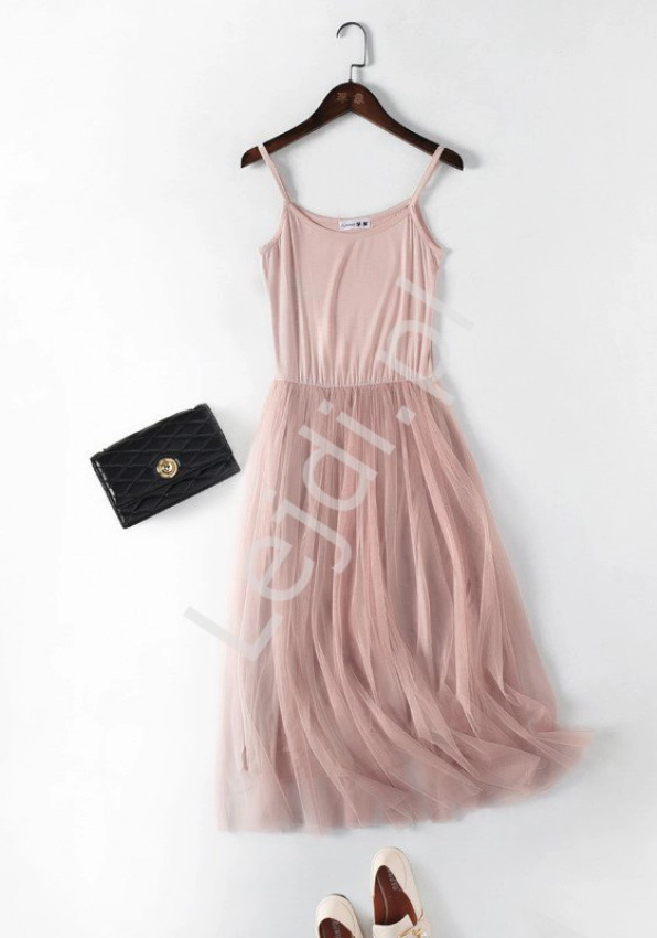 Brudno różowa sukienka letnia z zwiewną spódnicą tiulową