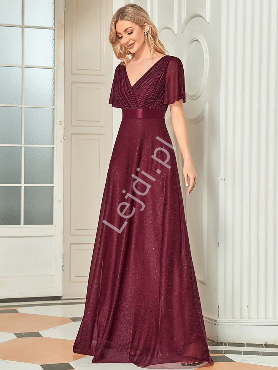 Burgundowa długa suknia wieczorowa z połyskującym brokatem