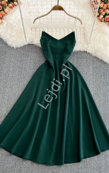 Butelkowo zielona sukienka rozkloszowana z cienkimi ramiączkami błyszczącymi