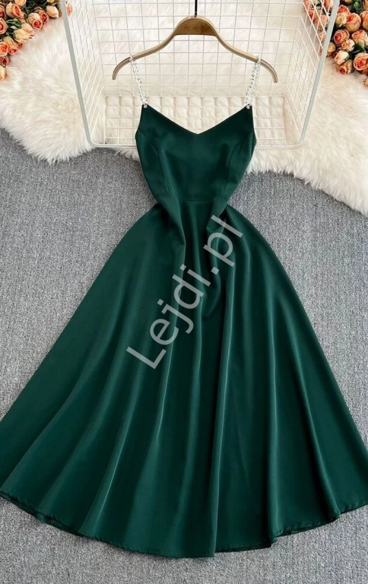 Butelkowo zielona sukienka rozkloszowana z cienkimi ramiączkami błyszczącymi 2983