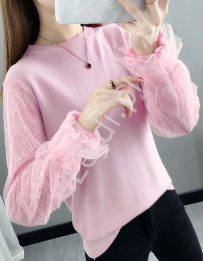Cukierkowo różowa bluzka z oryginalnym koronkowo tiulowym rękawem 0586