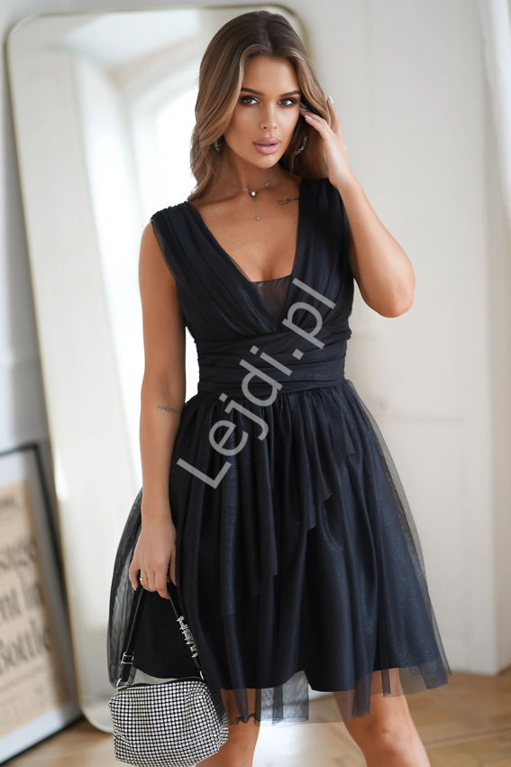 Czarna brokatowa krótka tiulowa sukienka z baskinką 270