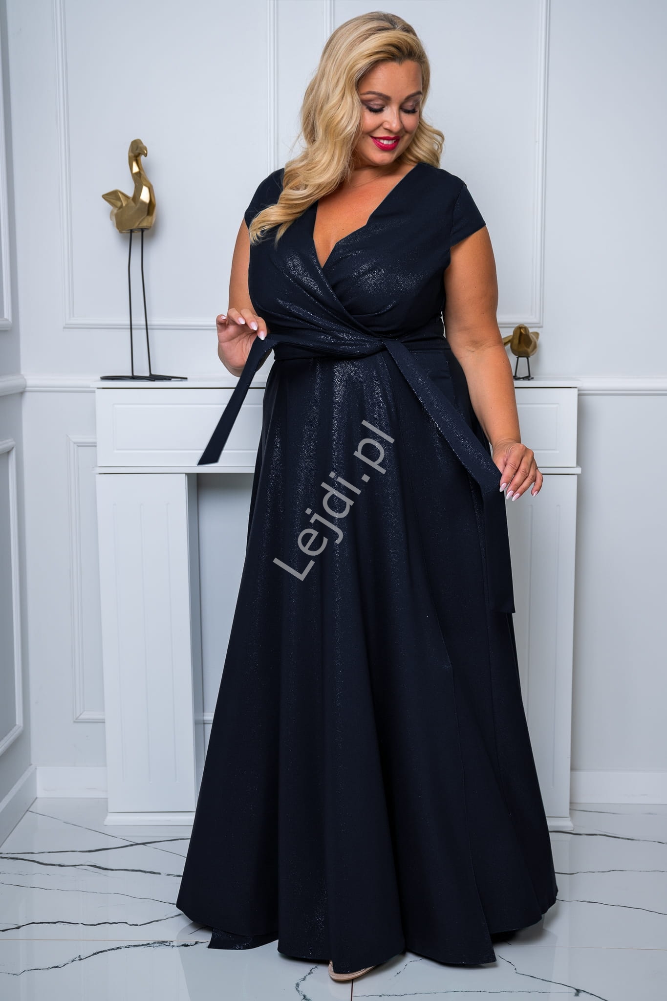 Czarna brokatowa sukienka Natalia z rozcięciem na studniówkę, bal Plus Size