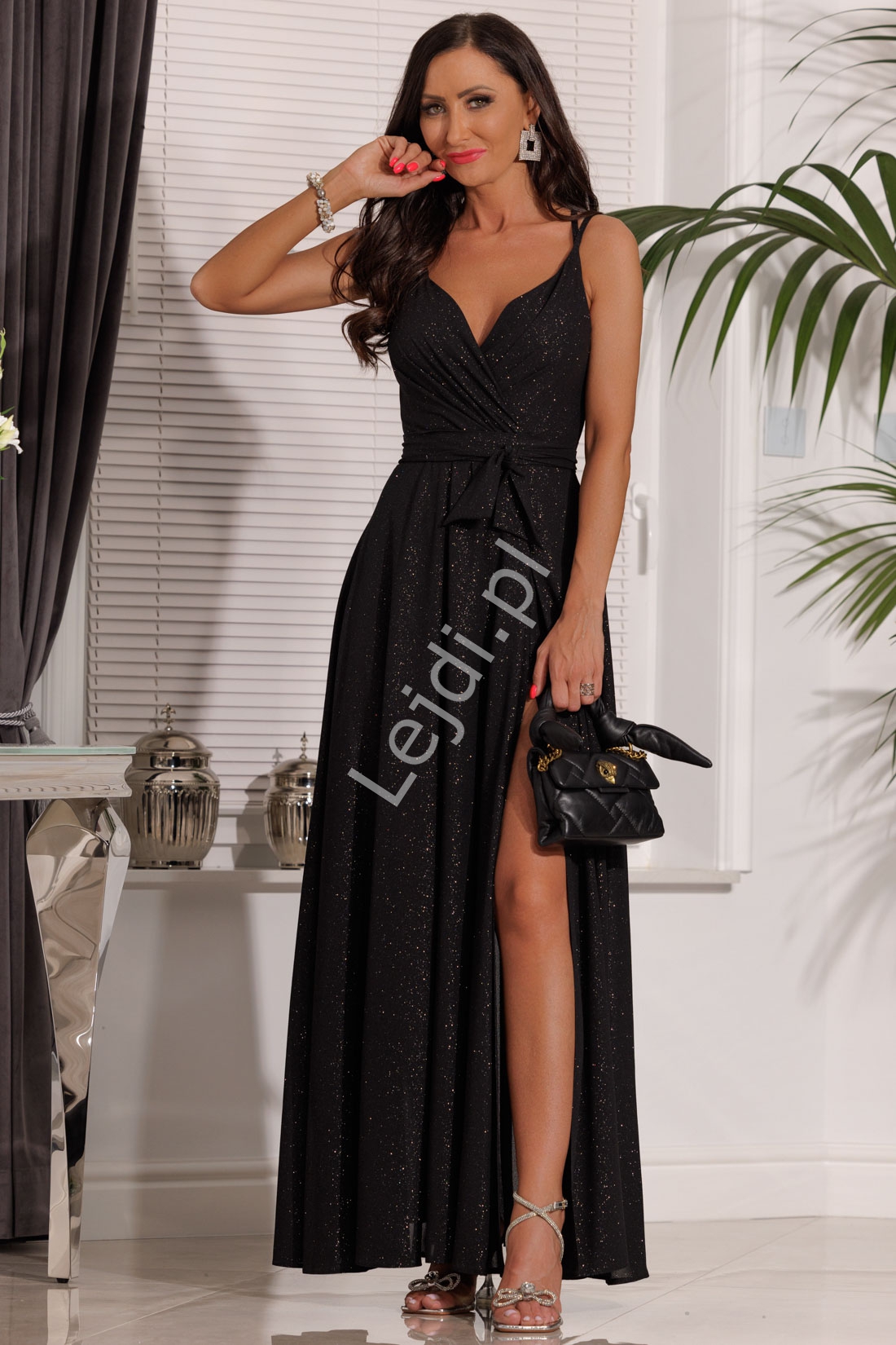 czarna brokatowa sukienka