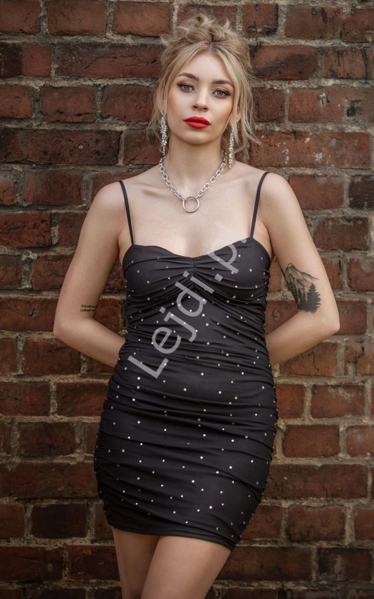 Czarna klubowa sukienka z kryształkami seksownie podkreślająca sylwetkę 2814